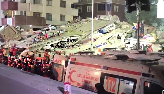 Çöken binadan ilk bilgiler: 3 ölü, 7'si ağır 12 yaralı
