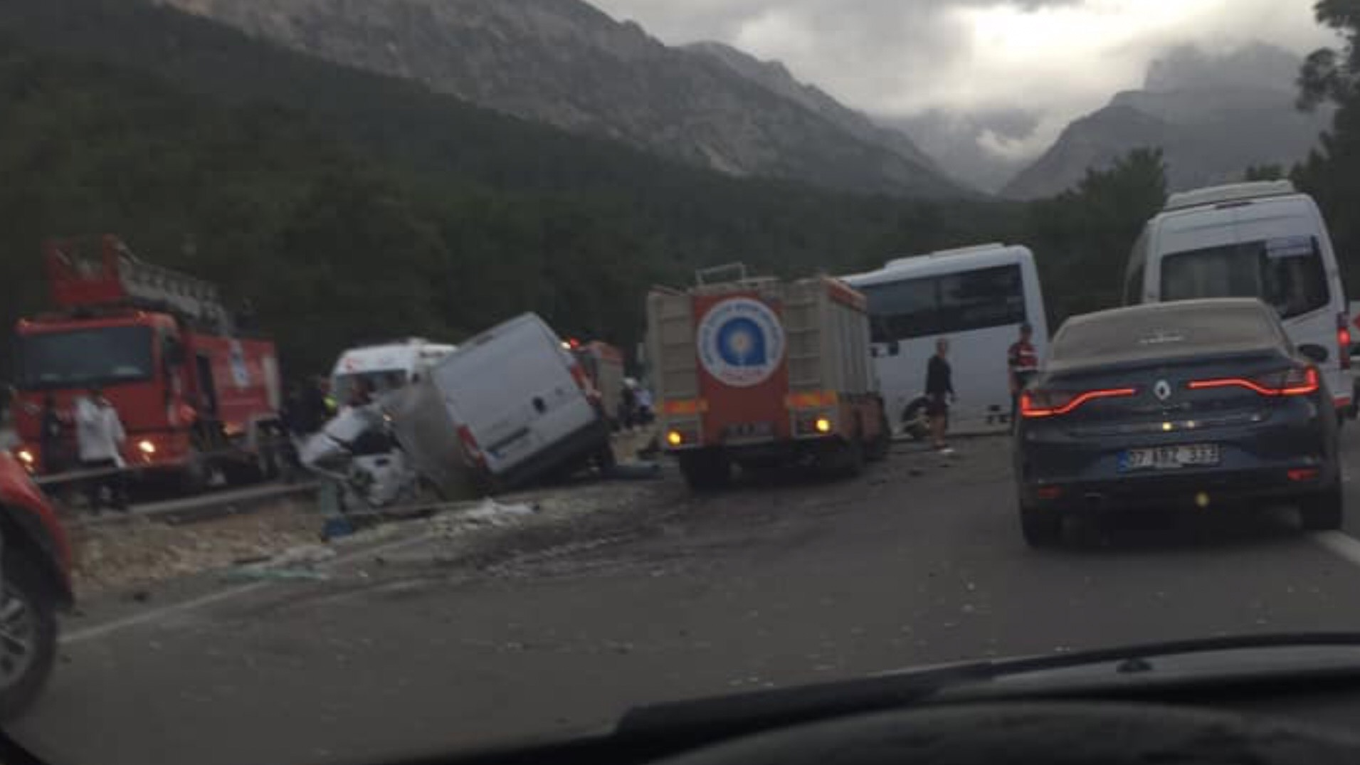 Antalya’da otel servisi kazası, 1 ölü 17 yaralı