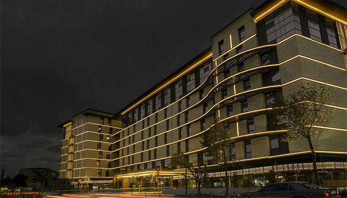 İstanbul'daki iki otelini 93 milyon euroya Katarlılara satıyor