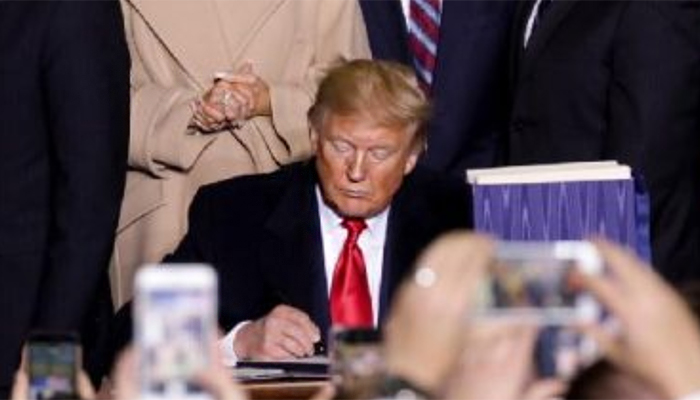 Trump, ABD'nin Türkiye'ye yaptırımlarını onayladı