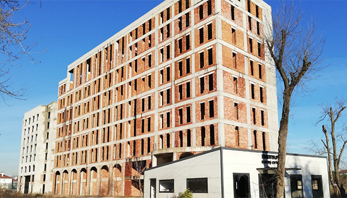 Otel ve rezidans olacaktı, harabeye döndü