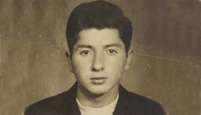 Turgut Gür kimdir?