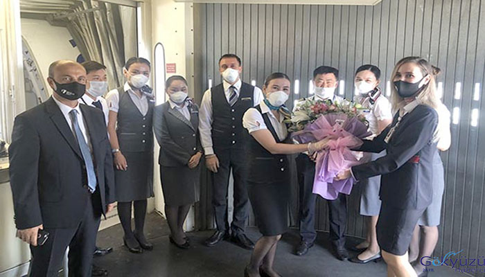 Kazakistan'dan Antalya'ya ilk turist kafilesi geldi