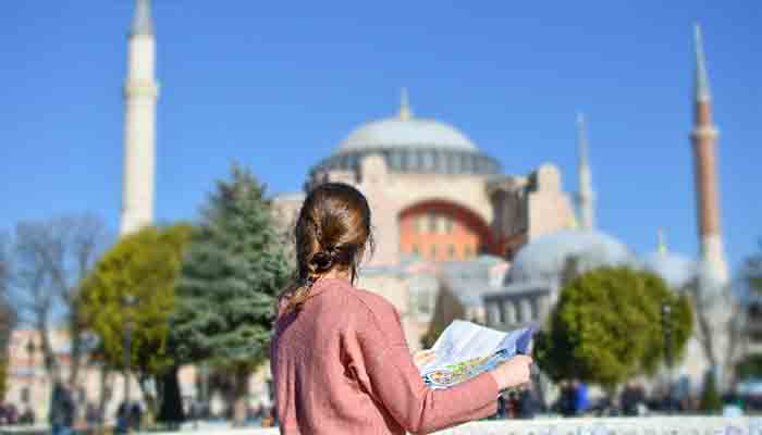 Ayasofya'ya girişte tulum ve ve başörtüsü dağıtılacak