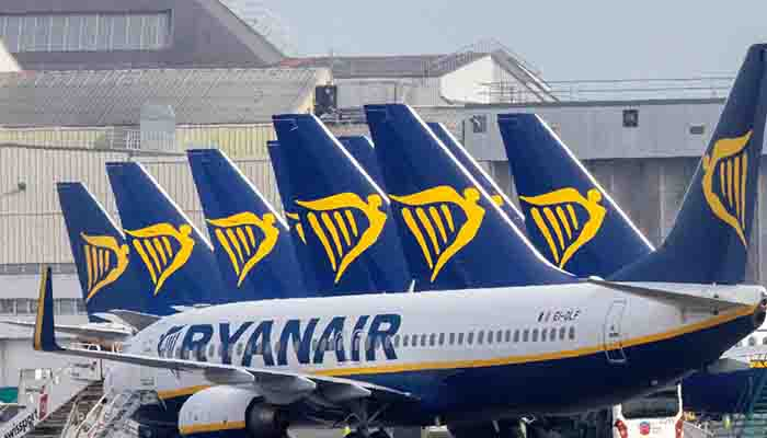Ryanair kapasiteyi yüzde 40'a düşürdü, üç merkezini kapattı