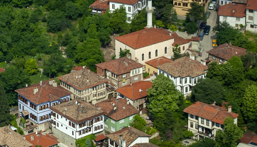 Erdoğan Gümüş 4 mevsimin güzeli Safranbolu'yu yazdı