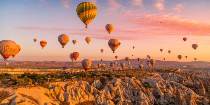 İlk 7 ayda kaç kişi sıcak hava balonu ile uçtu?