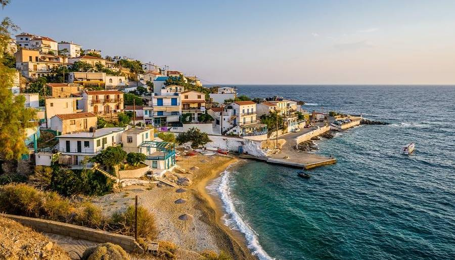 Yunanistan’da gece sokağa çıkma yasakları geri dönüyor
