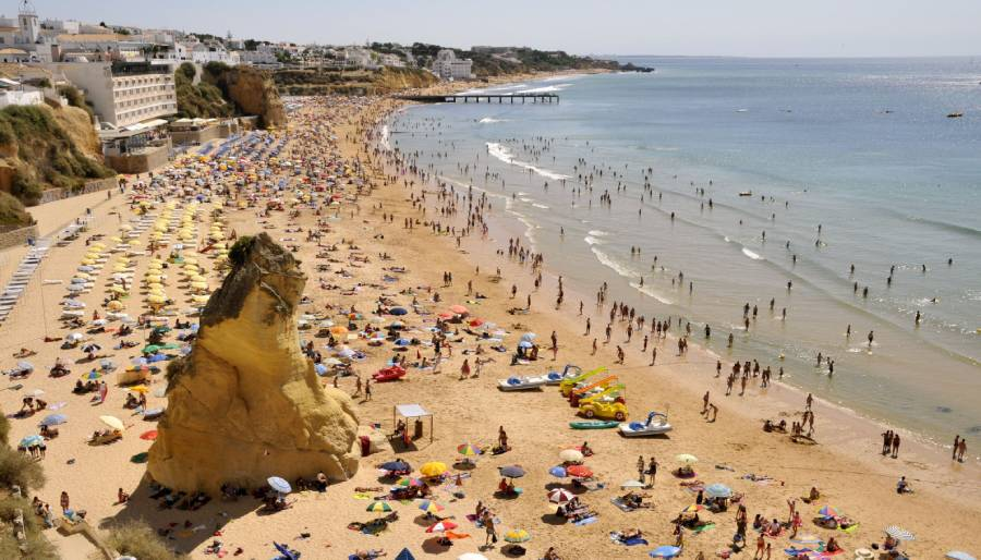 Almanya Güney Kıbrıs ve Algarve'yi kırmızı listeden çıkarıyor
