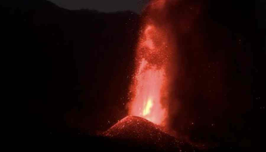 La Palma'da 400 turist tahliye edildi, uçuşlar durduruldu