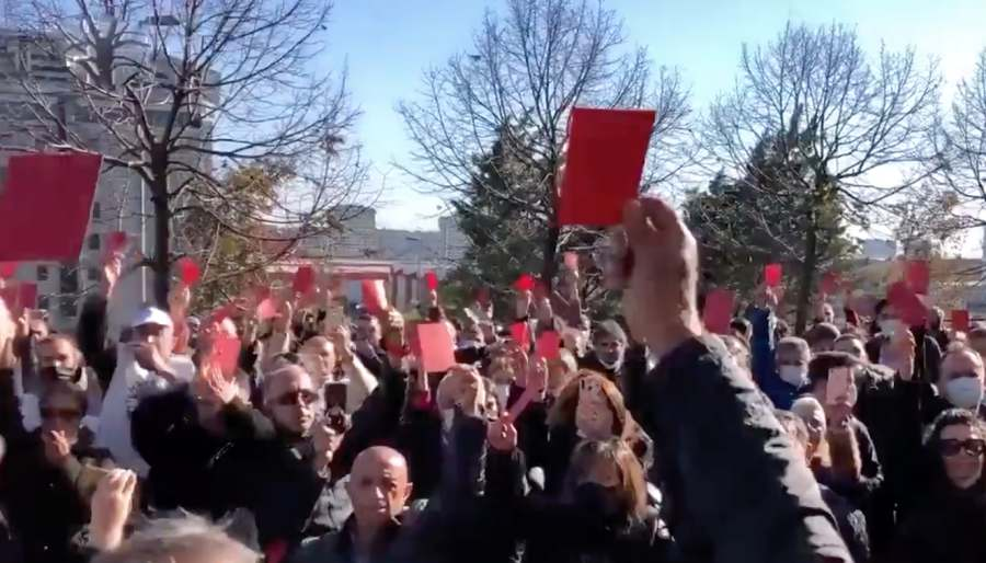 Onur Air işçilerinden kırmızı kart, Bagana'dan 'imzayı attım' mesajı