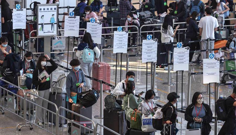 Hong Kong 8 ülkeye seyahat yasağı getirdi