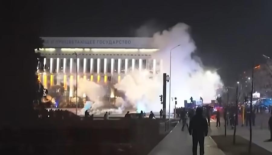 Ukrayna'dan vatandaşlara Kazakistan'a seyahat uyarısı