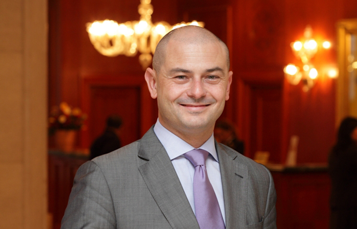 Ritz Carlton her personele 2 bin dolar  limit tanıdı