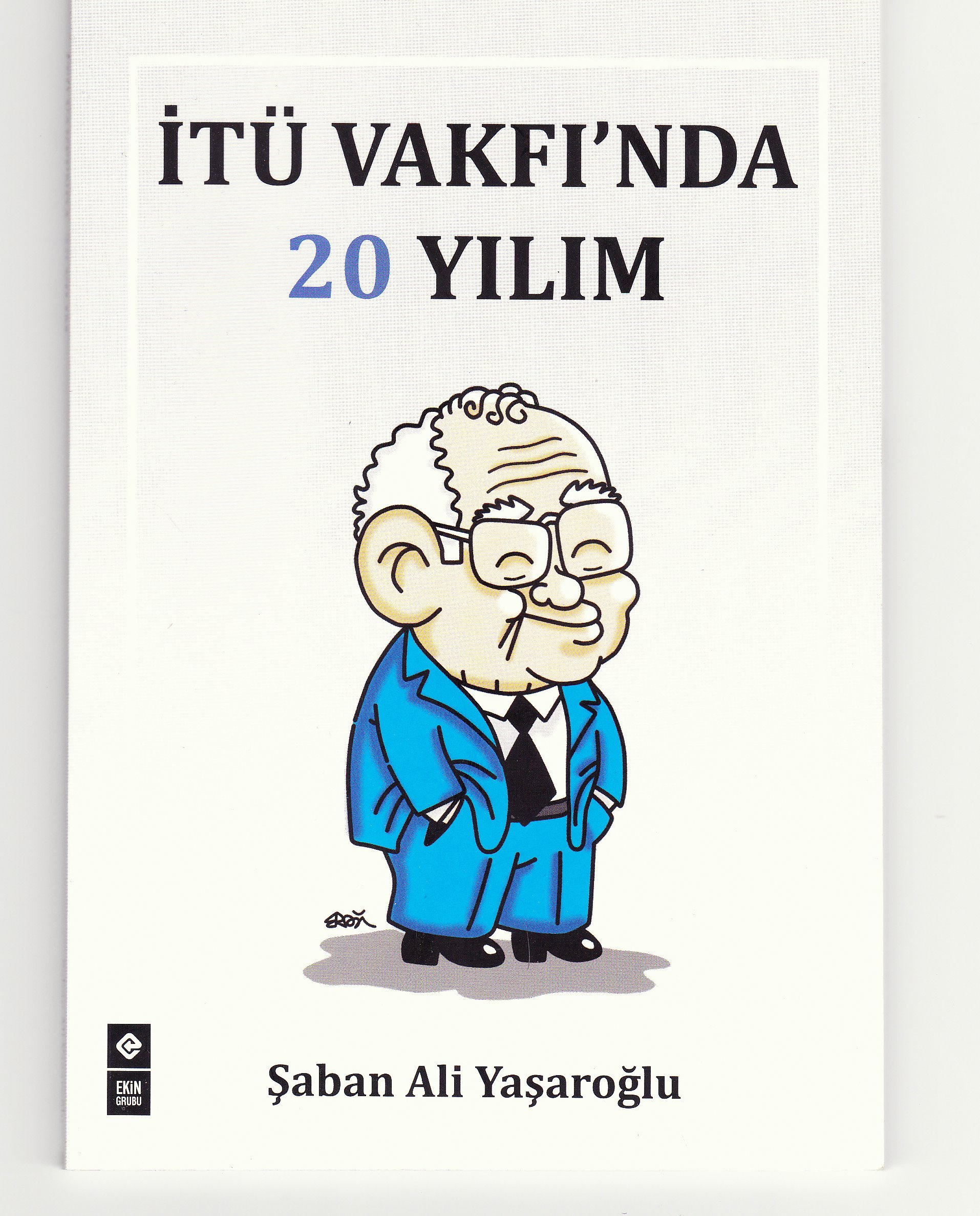 YAŞAROĞLU KİTABINI TUYED STANDINDA İMZALIYOR