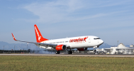 Corendon'un fabrika çıkışlı Boeing 737-800NG uçağı Antalya'ya indi