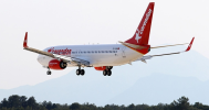 Corendon'un fabrika çıkışlı Boeing 737-800NG uçağı Antalya'ya indi