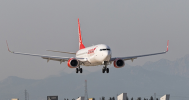 Corendon'un fabrika çıkışlı Boeing 737-800NG uçağı Antalya'ya indi