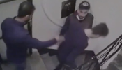 Otele davet ettiği kişi tarafından bıçaklandı