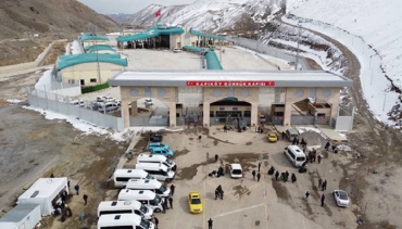 Türkiye-İran sınırında yolcu geçişleri geçici olarak durduruldu