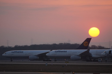 Lufthansa ilk yarıda yolcu sayısını artırdı, zararı azalttı