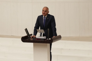 Bakan Ersoy: Krizlere rağmen turizmde tarihî verilere ulaştık