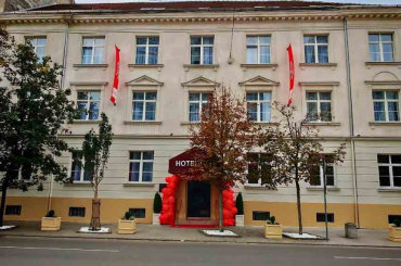 Türk turizmci Cemal Benli Belgrad’da otel açtı