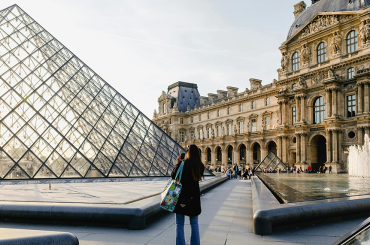 Her yıl milyonlarca turisti ağırlıyordu: Louvre Müzesi soyuldu