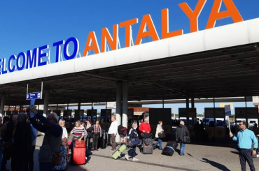 Antalya'ya nisan ayında gelen turist sayısında çift haneli düşüş