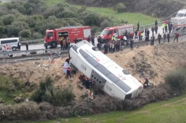 Antalya’da yolcu otobüsü şarampole devrildi, ölü ve yaralılar var