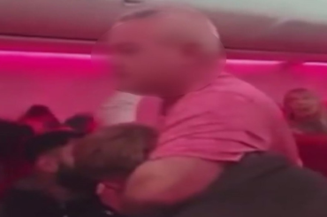 Antalya-Manchester uçağında kavga