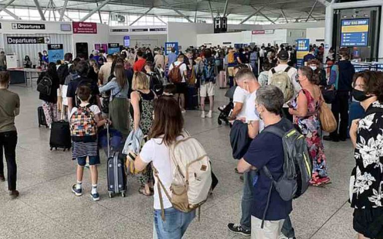 İngiltere’de bu hafta 400 bin kişi tatile çıkıyor