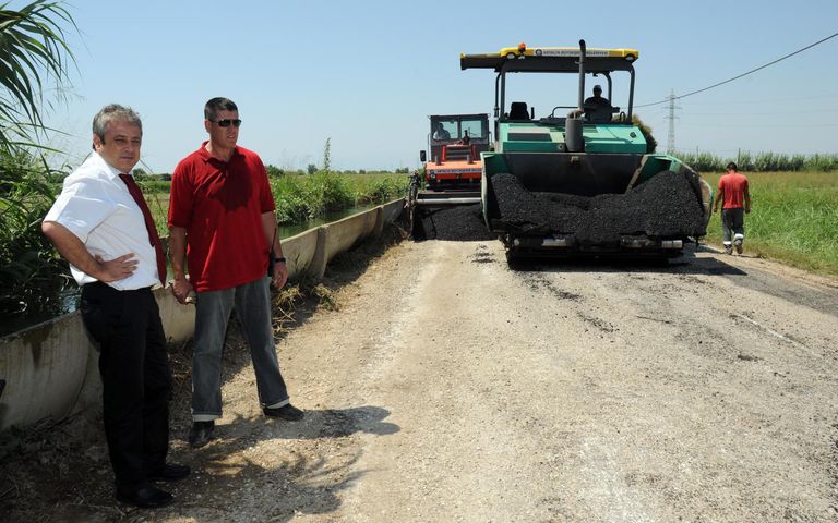 Antalya Büyükşehir Belediyesi Mardan Stadı yolunu asfaltlıyor