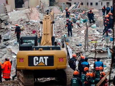 Kartal'da bina çötü çok sayıda ölü ve yaralı var