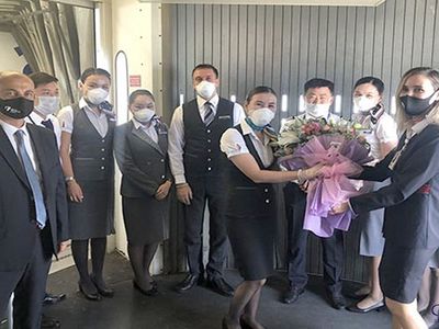 Kazakistan'dan Antalya'ya ilk turist kafilesi geldi