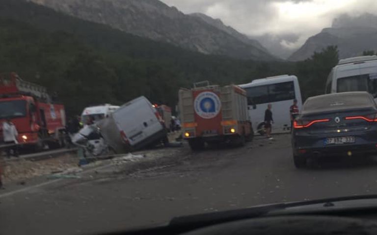 Antalya’da otel servisi kazası, 1 ölü 17 yaralı