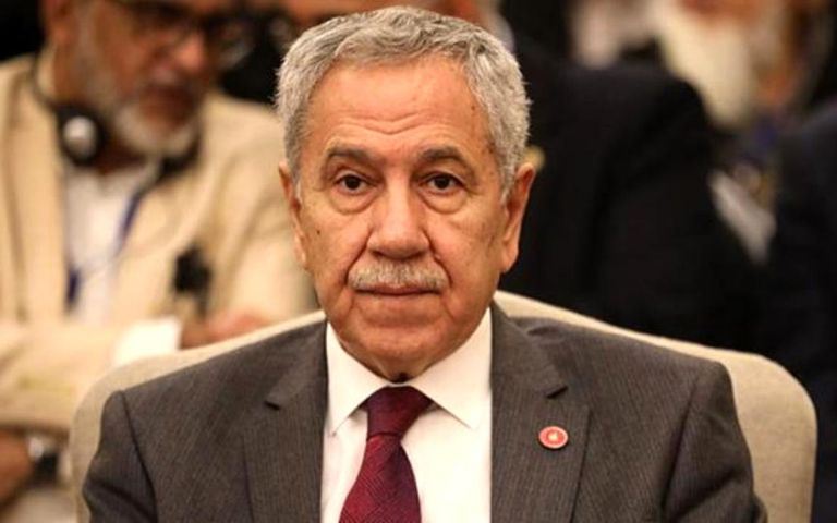 Bülent Arınç istifa etti