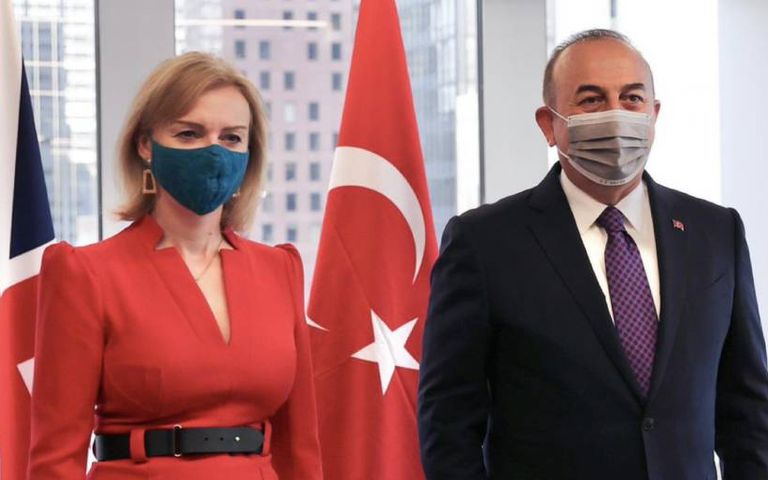 Çavuşoğlu, İngiliz mevkidaşı ile aşıların tanınmasını görüştü