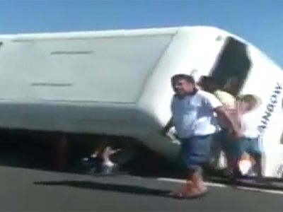Antalya'dan Denizli'ye giden tur otobüsü kaza yaptı, 5 yaralı var
