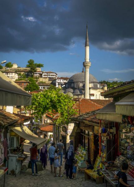 6-Çarşıdan bir görünüm-Gülcan Acar-2