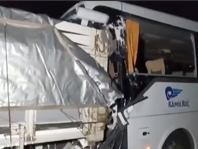 Uşak’ta yolcu otobüsü kazası, 2 ölü 18 yaralı