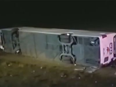 Aksaray'da yolcu otobüsü kazası 1 ölü, 8'i ağır 37 yaralı