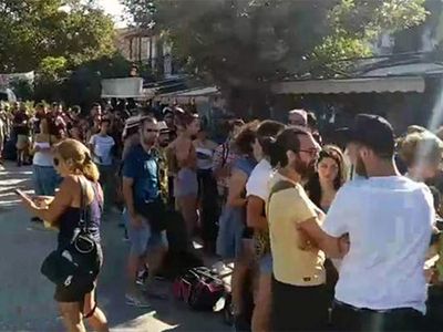 Bin kişi adada mahsur kaldı, aralarında Türkler de var
