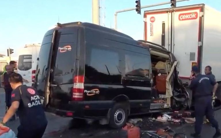 Antalya’da tur otobüsü kazası 2 ölü, 6’sı ağır 12 yaralı