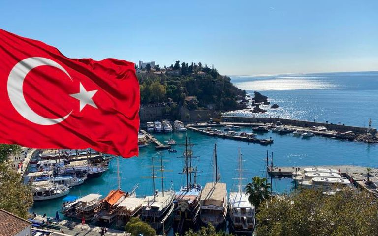 Antalya 2023'ün 11 ayında ne kadar turist ağırladı?