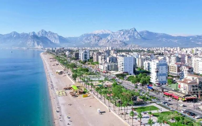 Antalya’ya bir günde gelen ziyaretçi sayısında rekor