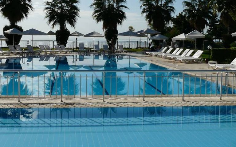 Otel, iki çocuğu havuzda boğulan aileye 726 bin euro ödeyecek