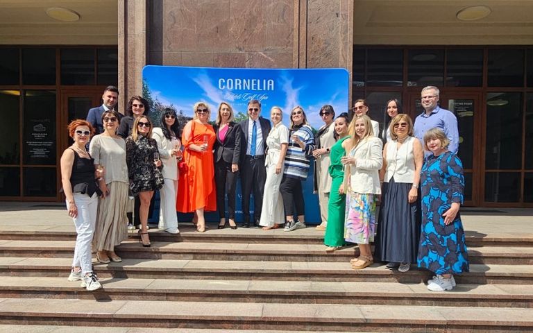 Cornelia Diamond, Rusya’da acentelerle buluştu