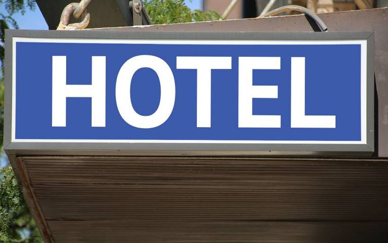 Dikat! O oteller konaklama vergisini cebinden ödeyebilir