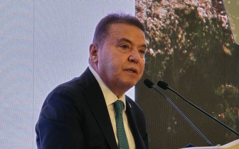 Muhittin Böcek Resort Kongresinde göç ve talebe dikkat çekti